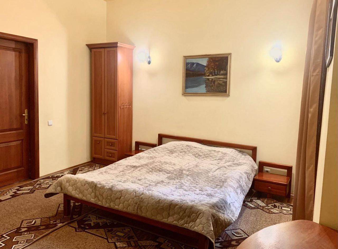 Apartament-Minihotel Elpida Lviv Exteriör bild